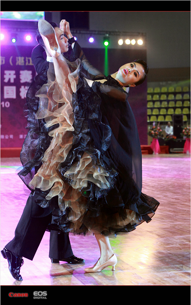 我校志愿者服务2016北部湾城市（湛江）第四届体育舞蹈公开赛暨湛江市第六届体育舞蹈（国标舞）比赛