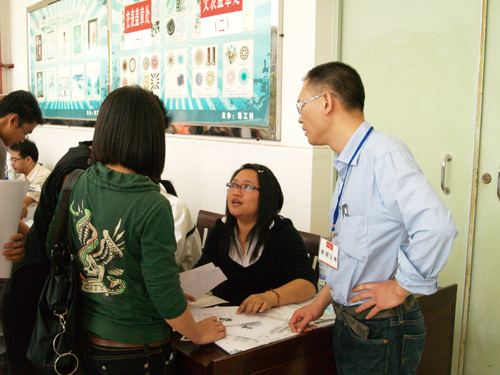 广州美术学院高考招生专业考试在湛江财贸学校举行(图)