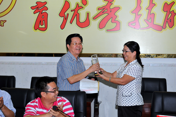 广东省职业技术教育学会2012年第二次常务理事会在我校召开